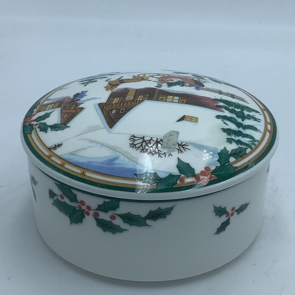 Mikasa Christmas Magic Ceramic Trinket Box - Picture 3 of 8